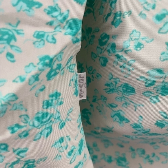 LEVIS “The Statement Blouse” Green Floral Size XS NWT - Picture 3 of 5